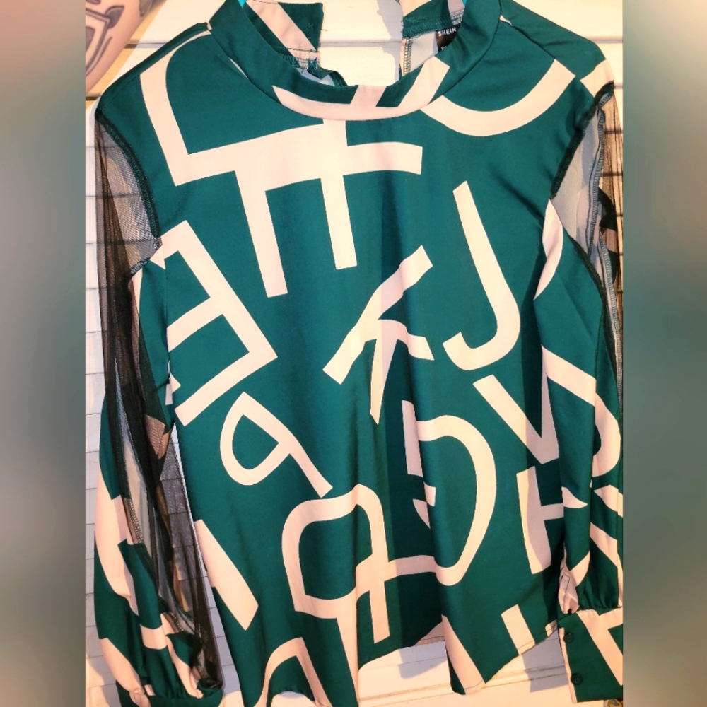 Women's Medium Green and Cream Long Sleeve
